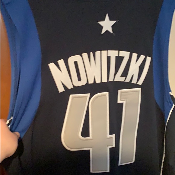 Dirk Nowitzki Jersey - Picture 3 of 3